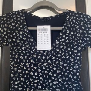 Brandy Melville floral crop short sleeve